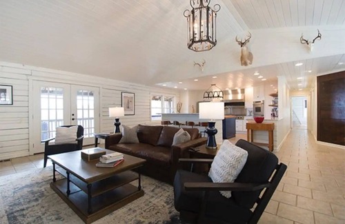 Thompson's Station Cabina | Spacious Cabin with Large Porch and Beautiful Views