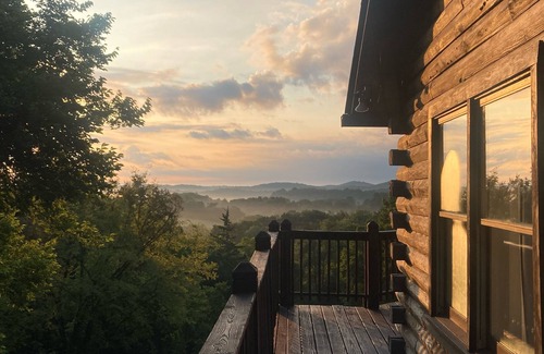 Thompson's Station Cabina | Spacious Cabin with Large Porch and Beautiful Views