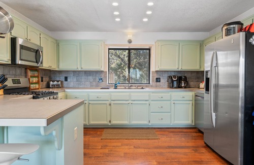 Whispering Forest Casa | Spacious Cabin: Fun Game Room, Large Kitchen, Views!