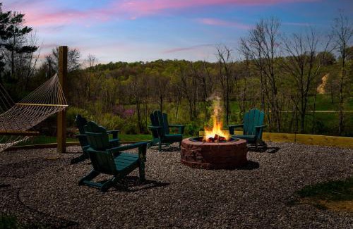 Laurelville Apartamento | Spacious Cabin Near Hocking Hills and Caves with Hot Tub and Firepit