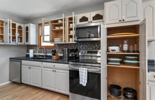 Laurelville Apartamento | Spacious Cabin Near Hocking Hills and Caves with Hot Tub and Firepit