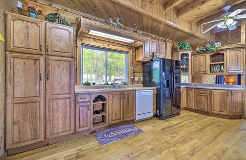 Albany Cabina | ¡NUEVO! Amplia cabina en Dale Hollow Lake w / Hot Tub!