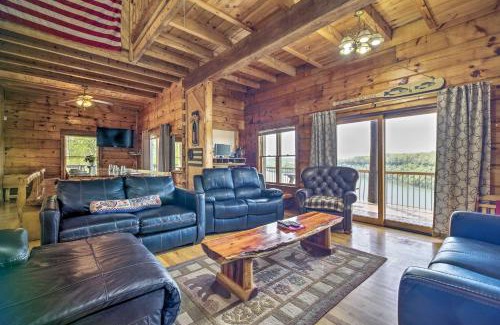 Albany Casa | Spacious Cabin on Dale Hollow Lake with Hot Tub!
