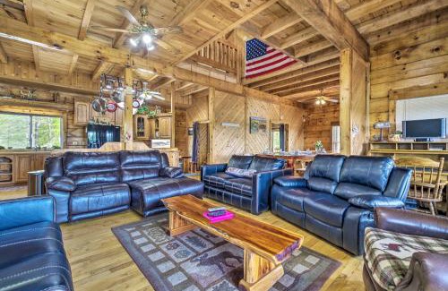 Albany Casa | Spacious Cabin on Dale Hollow Lake with Hot Tub!