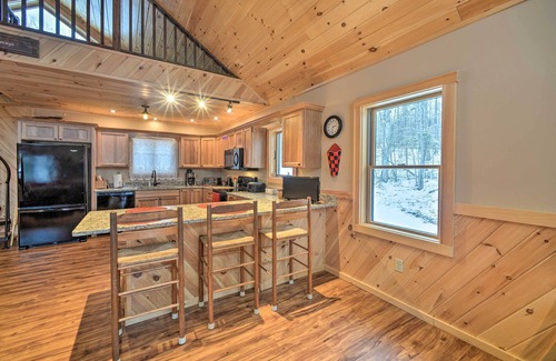 Town of Black Brook Cabina | Spacious Cabin on Silver Lake: Hike & Ski!