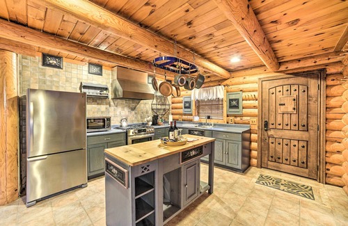 Middle Grove Cabina | Spacious Cabin w/ Decks Near Saratoga Springs