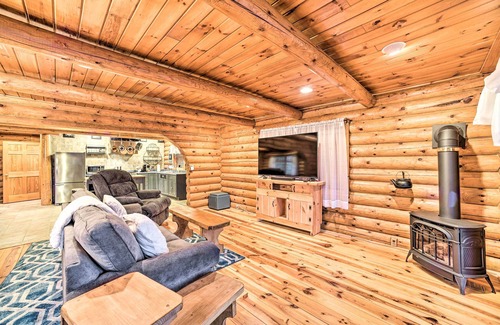 Middle Grove Cabina | Spacious Cabin w/ Decks Near Saratoga Springs