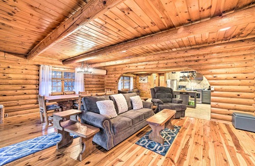 Middle Grove Cabina | Spacious Cabin w/ Decks Near Saratoga Springs