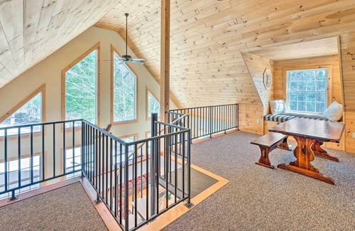 Pittsburg Cabina | Spacious Cabin w/ Deck & Grill, Walk to Lake!