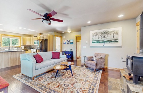 Cle Elum Cabina | Spacious cabin w/large deck, grill, w/d & great location