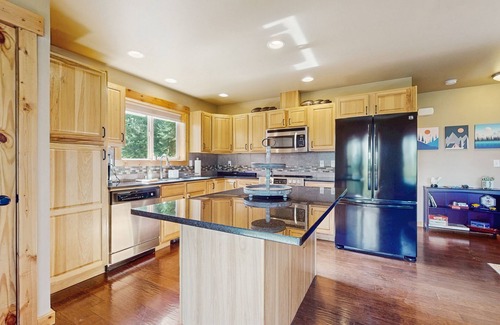 Cle Elum Cabina | Spacious cabin w/large deck, grill, w/d & great location