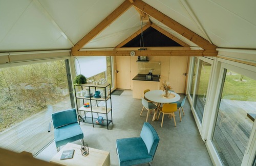 Ouddorp Chalet De Esquí | Spacious cabin with a traditional Zeeland touch