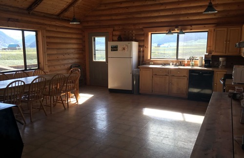 Cameron Casa | Amplia cabaña con impresionantes vistas cerca del río Madison y Yellowstone