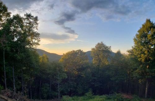Hot Springs Casa | Spacious Cabin with Excellent Views/Hot Tub/Wi-Fi