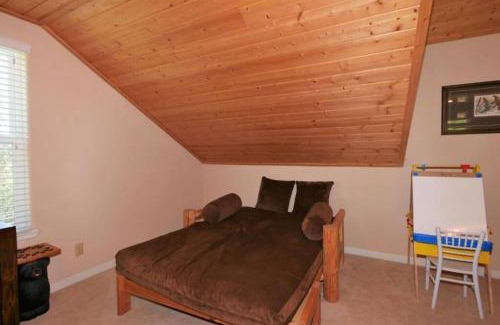 Shaver Lake Casa | Spacious cabin with game room free WIFI & parking
