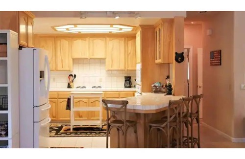 Shaver Lake Chalet De Esquí | Spacious cabin with game room free WIFI & parking