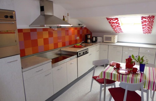 Schraden Apartamento | Amplio apartamento con balcón y vistas a la montaña en Hopferau
