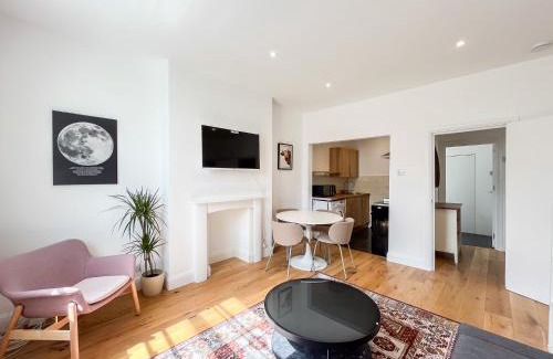 Camden Town with Primrose Hill Apartamento | Spacious Camden Apartment D2