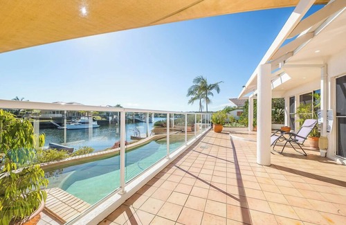 Banksia Beach Casa | Spacious Canal Home With Pontoon!