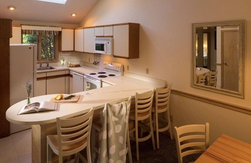 Mashpee Condominio | Spacious Cape Cod Condo Sleeps 6