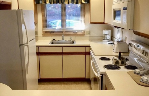 Mashpee Condominio | Spacious Cape Cod Condo Sleeps 6