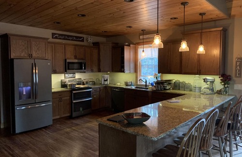 Town of Dickinson Center Casa | Spacious Cape Style house on 43 acres with pond