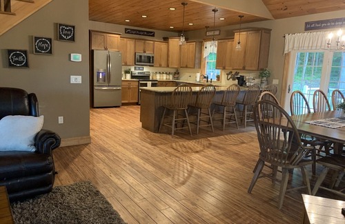Town of Dickinson Center Casa | Spacious Cape Style house on 43 acres with pond