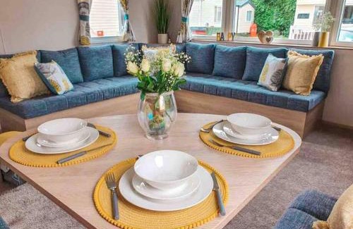 Grimsby Casa | Spacious Caravan - Thorpe Park Cleethorpes