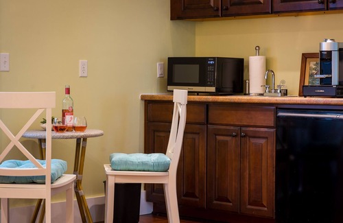 Beaufort Apartamento | Spacious Carriage House with Pool & King Bed
