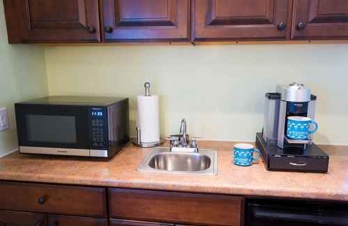 Beaufort Apartamento | Spacious Carriage House with Pool & King Bed
