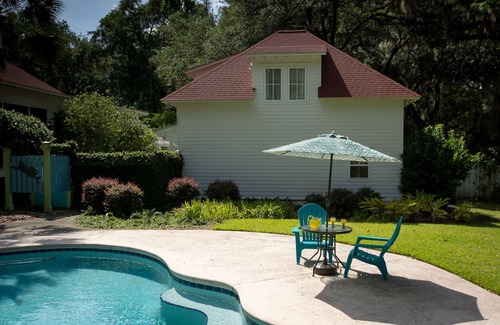 Beaufort Apartamento | Spacious Carriage House with Pool & King Bed