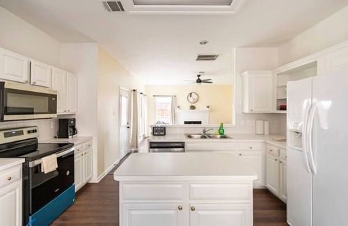 North Central Carrollton Casa | Spacious Carrolton, TX Home | Ideal for Big Groups