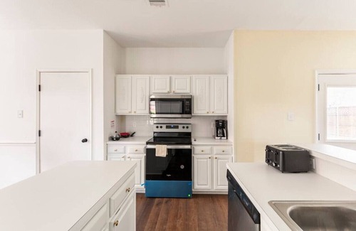 North Central Carrollton Casa | Spacious Carrolton, TX Home | Ideal for Big Groups