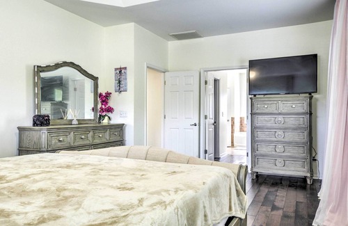 Morrisville Casa | Spacious Cary Retreat w/ Patio & Pool Access!