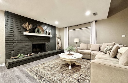 West Arlington Casa | Spacious & Central Family Home (Pet-Friendly!)