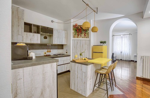 Tricolore Apartamento | Spacious central flat for 4 guests