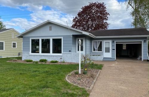 Eau Claire Casa | Spacious & Centrally located 3 bedroom and 2 bath