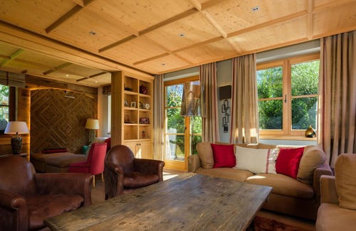 Hinterthal Chalet De Esquí | Spacious chalet with historical elements near a lake