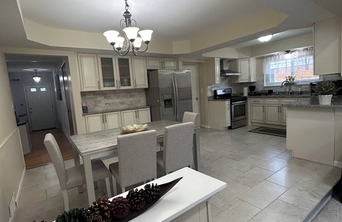 Warren Casa | Spacious & Charming 3-bedroom house with WiFi, AC, Netflix