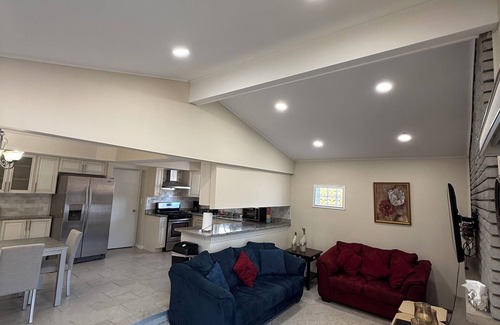 Warren Casa | Spacious & Charming 3-bedroom house with WiFi, AC, Netflix