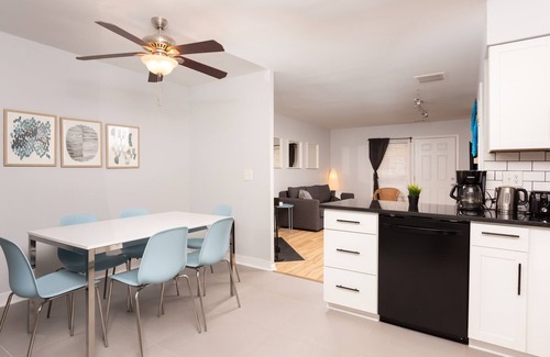 Carrboro Casa | Spacious & Charming ★ UNC Home ★ Monthly Townhome ★ Pet Friendly