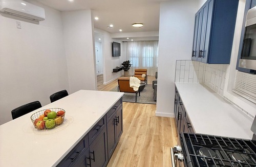 Bedford Park Casa | Spacious Chic 4-bedroom house in the brilliant Bronx near Montefiore hospital