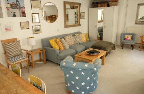 Upper Town Casa | Spacious City Centre Apartment Bath
