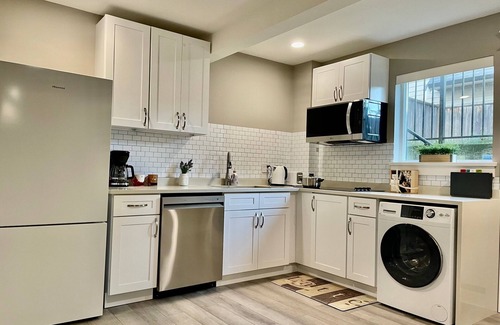 Surrey Casa | Spacious city haven 2BR