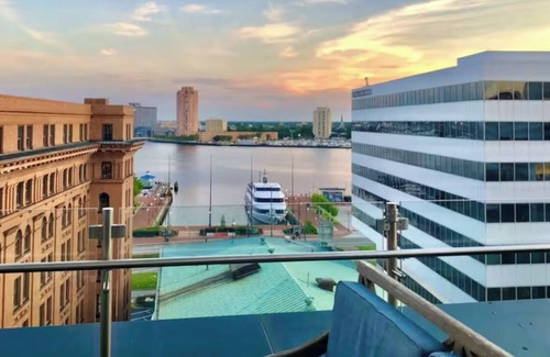 Downtown Apartamento | Spacious City View Dwntown Norfolk apt