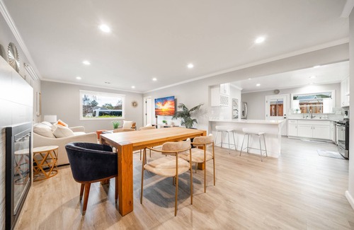 Los Gatos Casa | Spacious & Classy 4BR Los Gatos Villa: Jetted Tub & Foozball