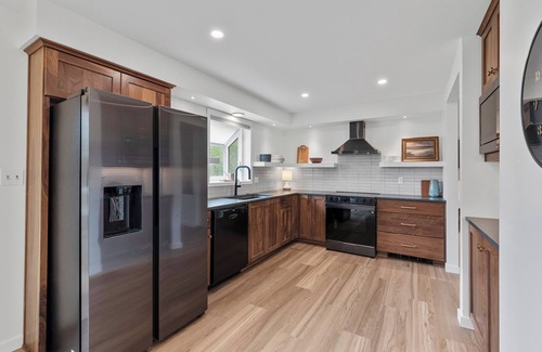 Plymouth Casa | Spacious, Clean, and Newly Renovated 5-bedroom house near Road America