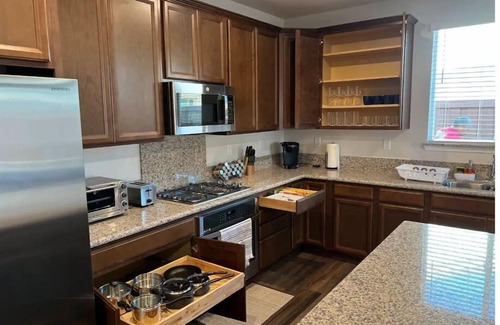 Woodland Casa | Spacious, clean, brand new 4BR home in Woodland