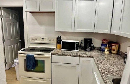 Lubbock Casa | Spacious, Clean, Fresh 4BR/3BA Unit A - 6 beds