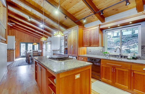 Iowa Hill Cabina | Spacious Colfax Cabin Near Rollins Lake